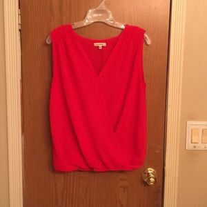 Very light sleeveless v neck